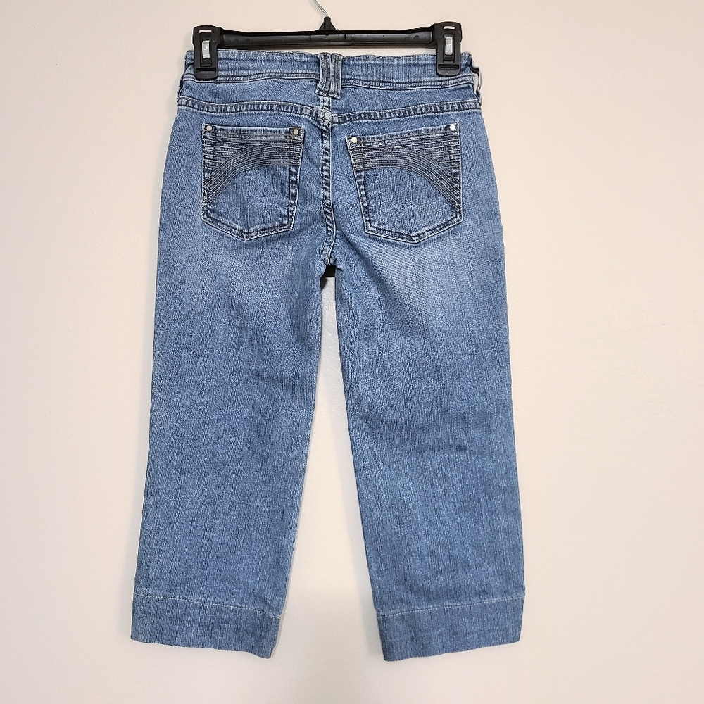 WHBM Noir Lightweight Light Blue Wash Denim Crop Leg Capris Size 00 (XS) - Picture 3 of 5
